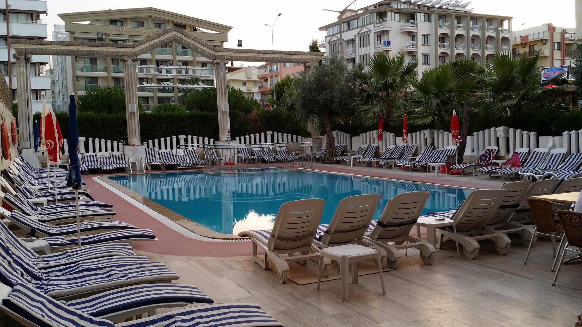 Mutlu Hotel Didim Buitenkant foto